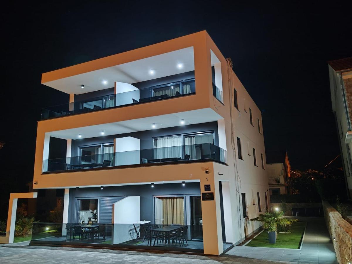 Golden Sunset 3 Apartment Njivice Bagian luar foto