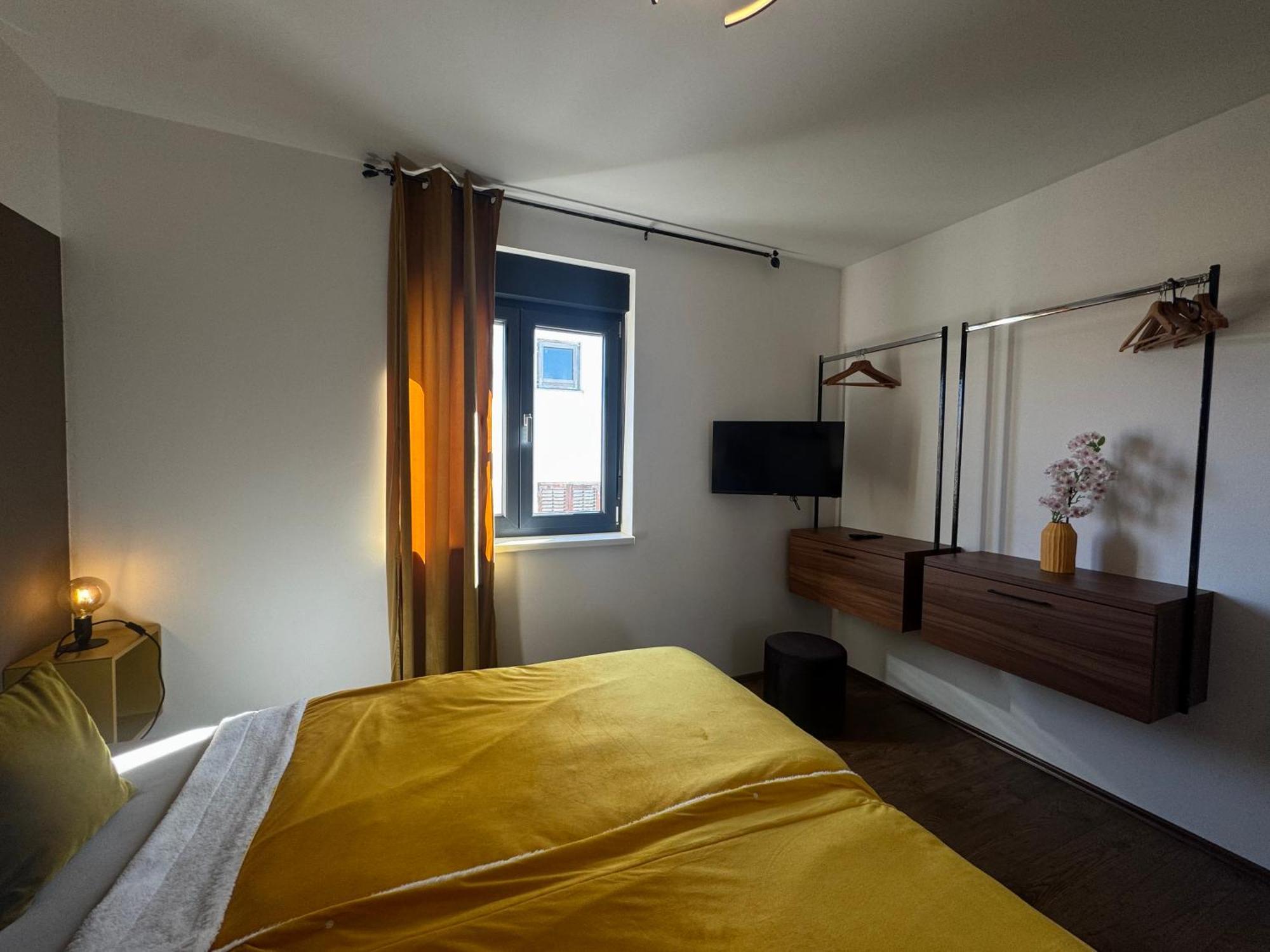 Golden Sunset 3 Apartment Njivice Bagian luar foto